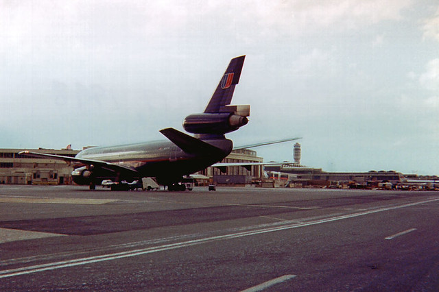 United DC10 at Washington National Airport. United DC10 … Flickr