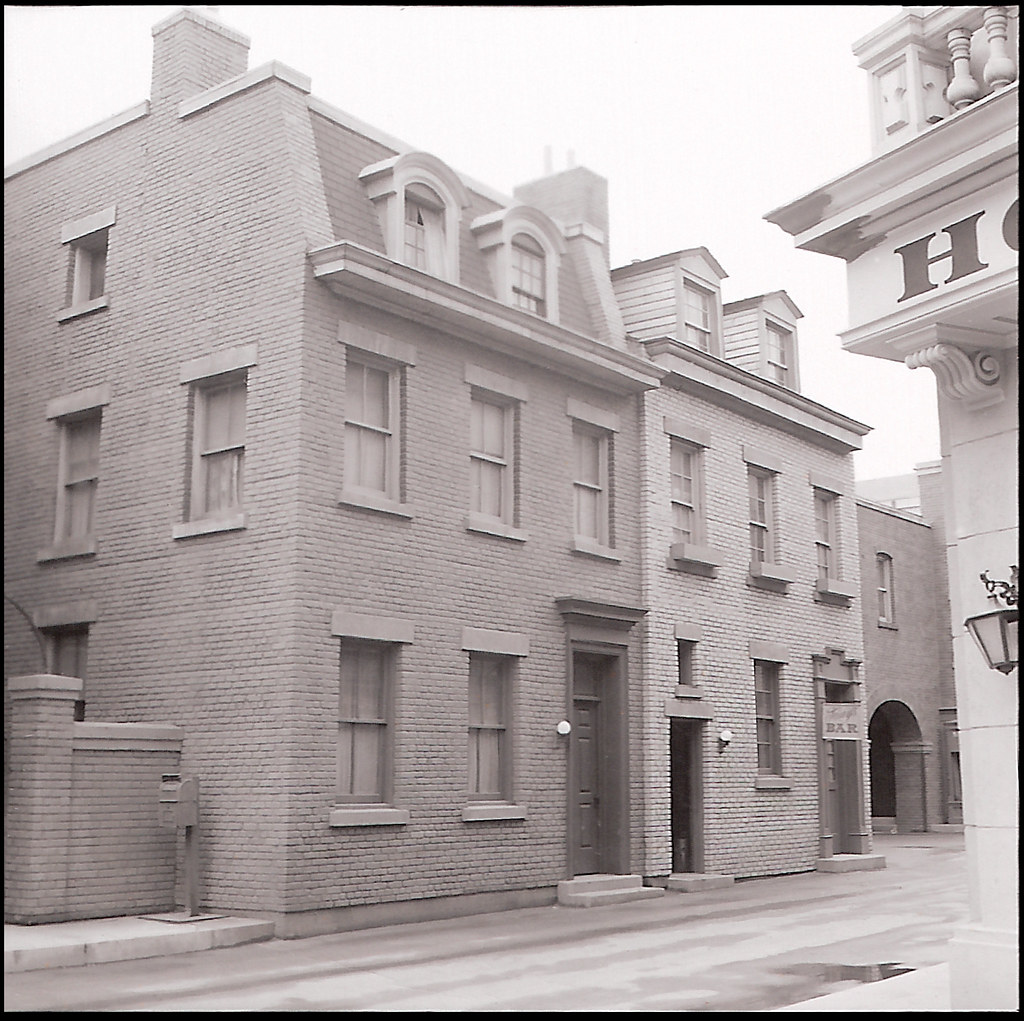 128 New York Street Vinyl Alley © Dickens Archives