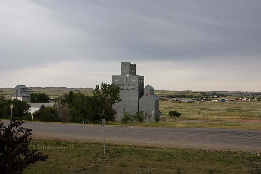 Twilight Sentinels North Dakota Grain Elevators We staye… Flickr
