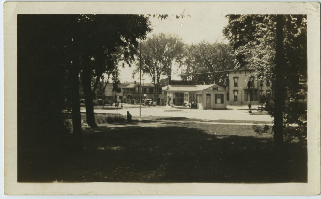 P20100413_007 Shell Gas Station South Corner of Genesee … Flickr