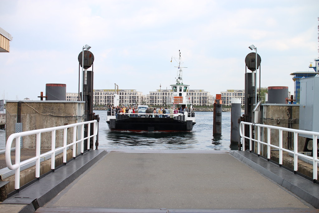 Rostock/Warnemünde Fähre Warnowkanal yetdark Flickr