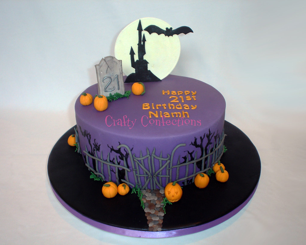Halloween themed 21st cake A 21st cake for a girl born on … Flickr