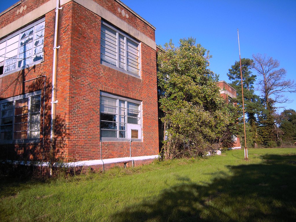 Hall Summit School, Front Angle Side shot of front of scho… Flickr