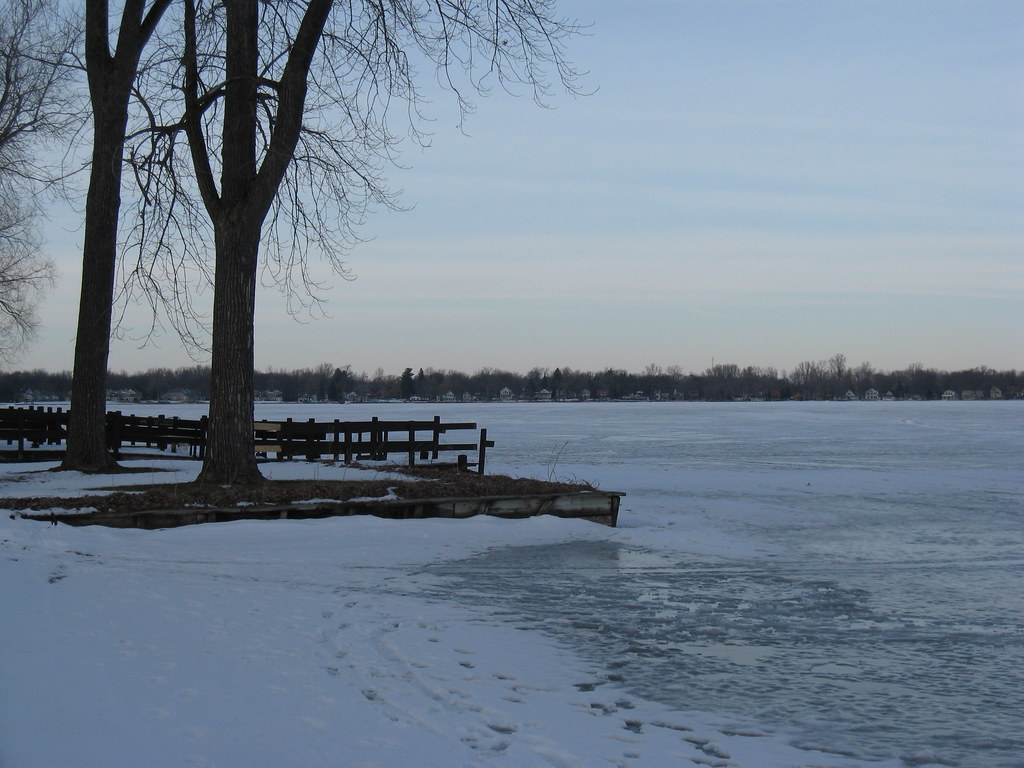 Lake Lansing Dock The shore of Lake Lansing, with a dock i… Flickr