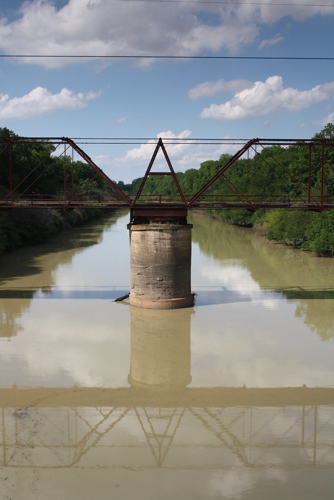 Woodburn Bridge Old swing truss bridge over the Sunflower … Flickr
