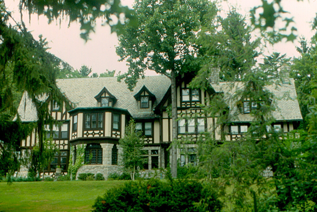 Short Hills House on Western Drive A large house in Shor… Flickr