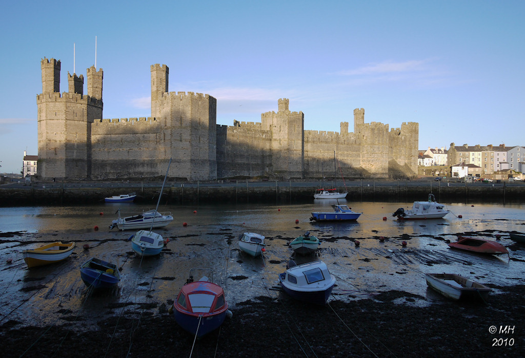 Caernarfon Castle The impressive castle at Caernarfon view… Flickr