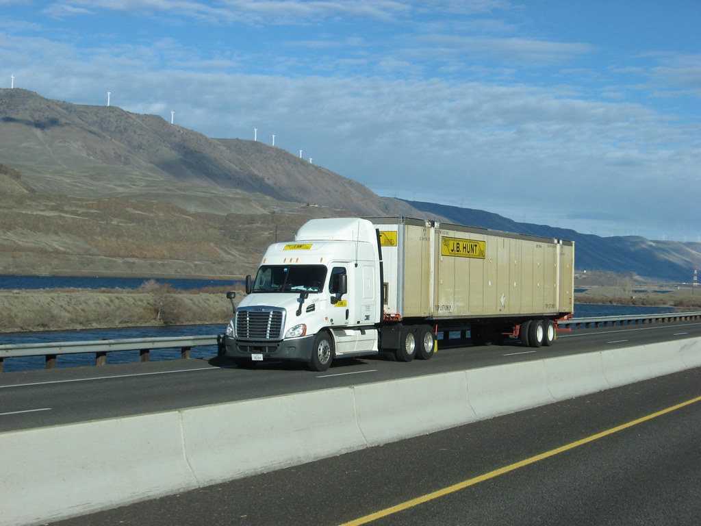 JB Hunt "Short Nose" Freightliner Cascadia MidRoof Flickr