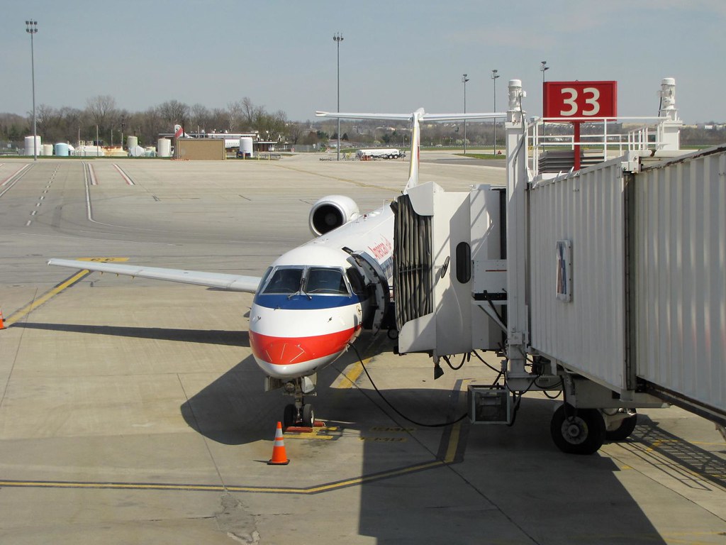 IMG_1915 American Eagle jet (Embraer) parked at CMH