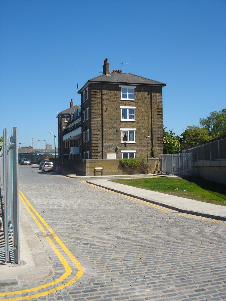 Pedley Street Weaver House stands in splendid isolation. T… Flickr