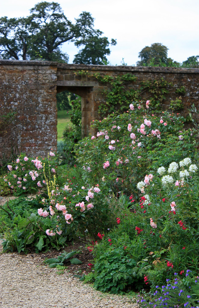 BROUGHTON CASTLE GARDENS LINDSEY RENTON Flickr