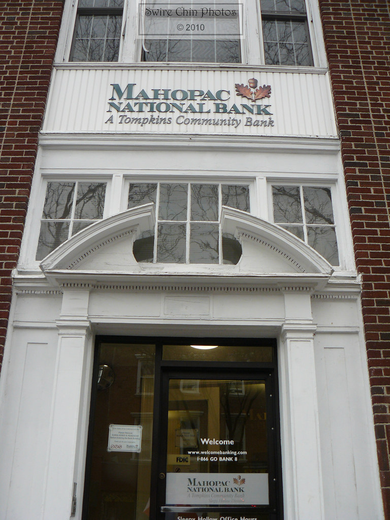 Mahopac National Bank Entrance United States has many smal… Flickr