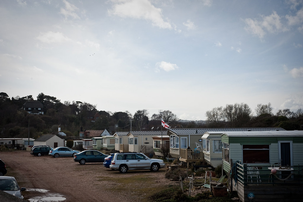 Pett Level Road, Cliff End Caravan park next to the Smuggl… Flickr