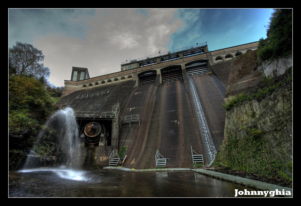 Poulaphuca Dam, Co Wicklow The reservoir at Poulaphouca ha… Flickr