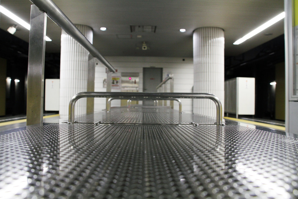 stainless Azabu Juban Station, Tokyo Japan OiMax Flickr