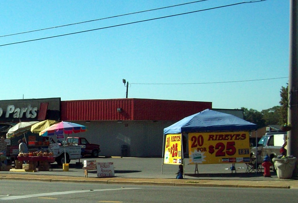 Meat and Veggies Roadside vendors at a Clanton, Alabama bu… byrette