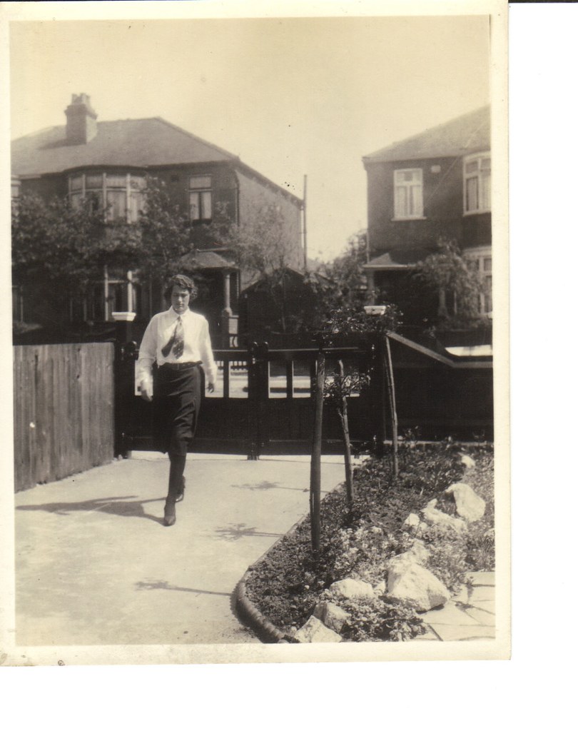 1930s Bromley, Ashgrove Road, mum aged about 15 emmdee Flickr