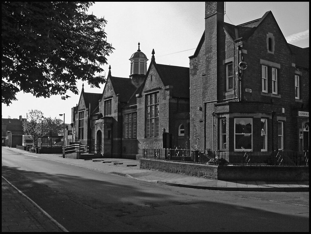 Gladstone Street & Gainsborough House Well the current vog… Flickr