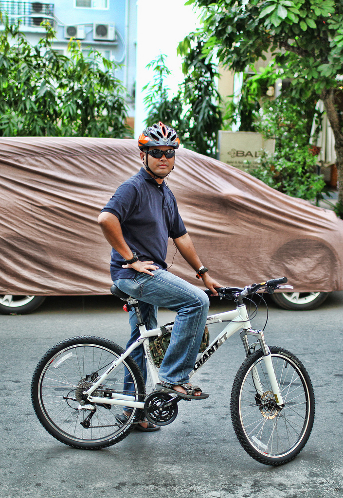 Bike... anywhere... anytime Tồn & his new borrowbike (not… Flickr