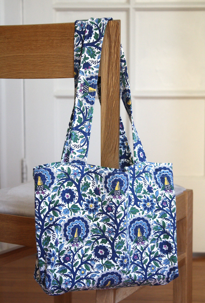 Vintage fabric tote bag A little tote made from an old cur… Flickr