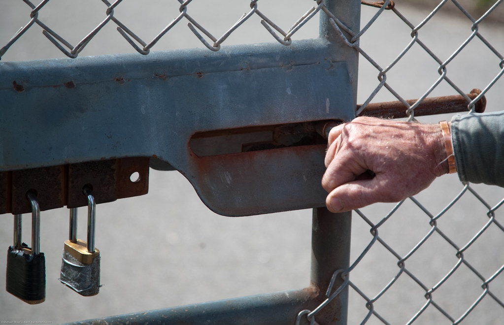 multi lock sliding bar latch secrets bob blanchard MdO7 a photo on