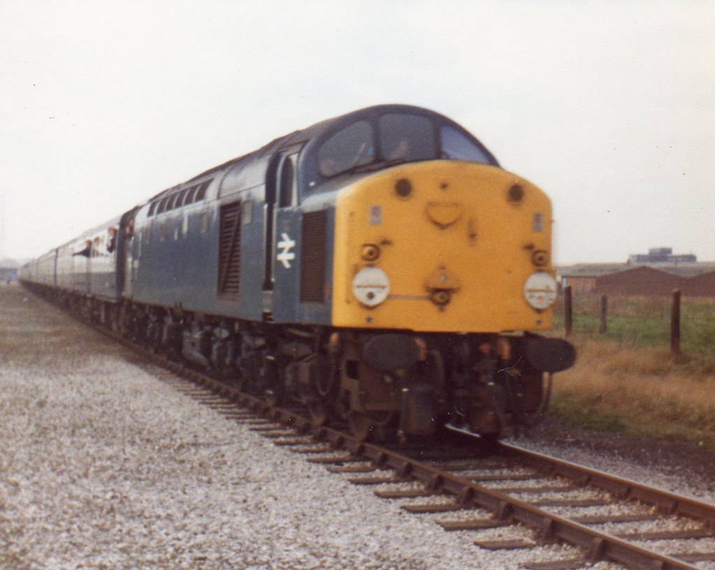 40029 approaches Aintree April 1981 40029 Saxonia approach… Flickr
