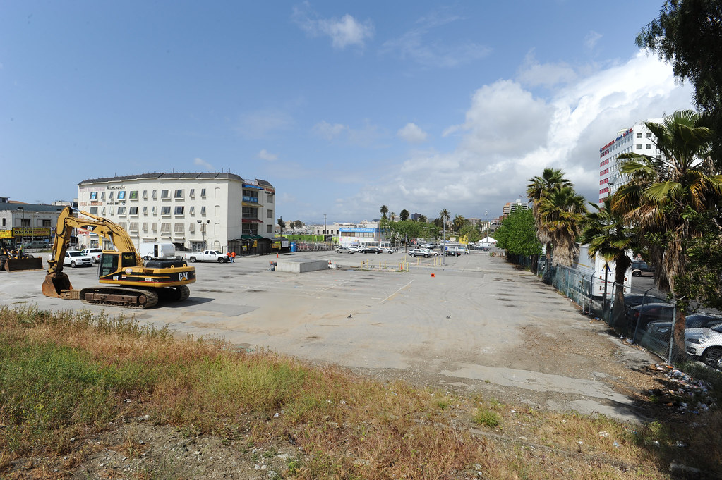 MacArthur Metro Apartments Phase 1 Lot This is the empty l… Flickr