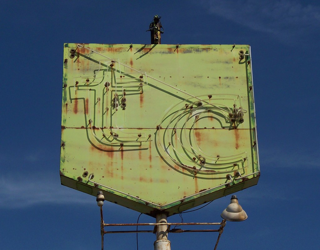 OH East Liverpool TC Neon sign for TC in East Liverpool,… Flickr