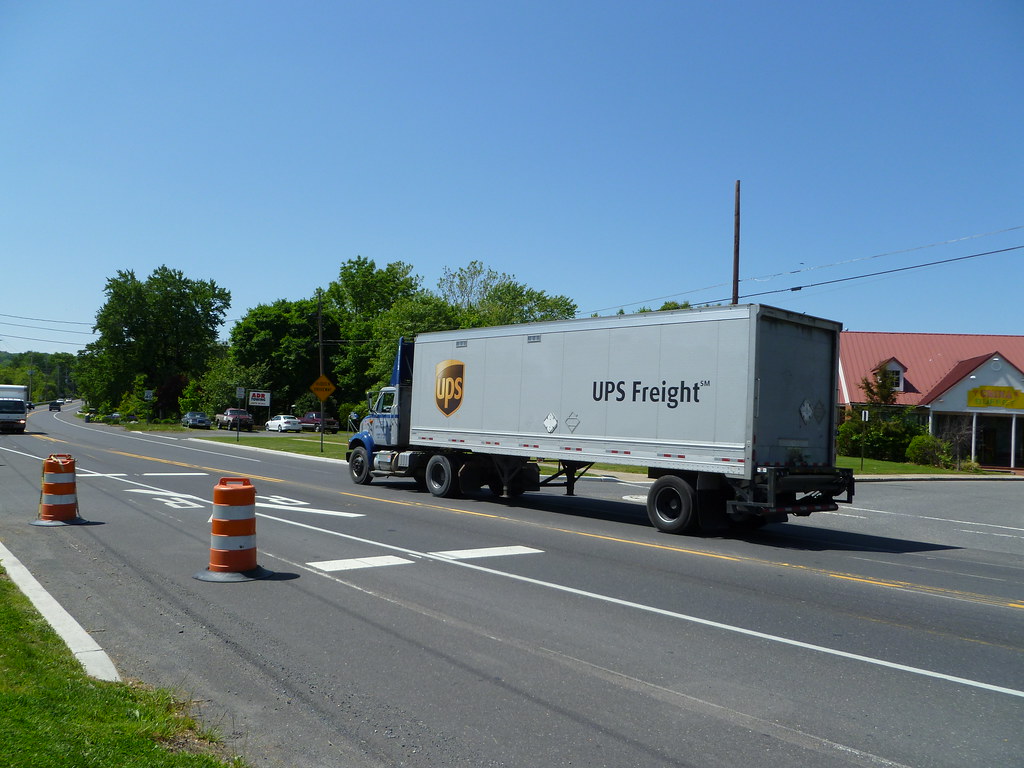 UPS Freight International cab and pup trailer 460064 Flickr