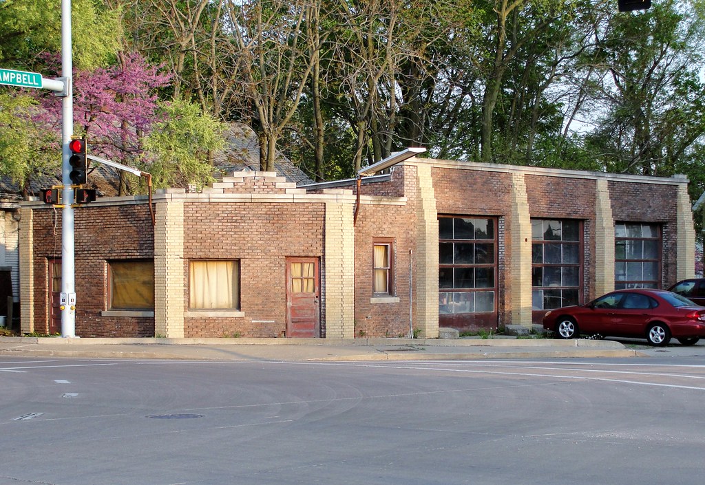 Mystery gas station, Illinois Just across the stre… Flickr