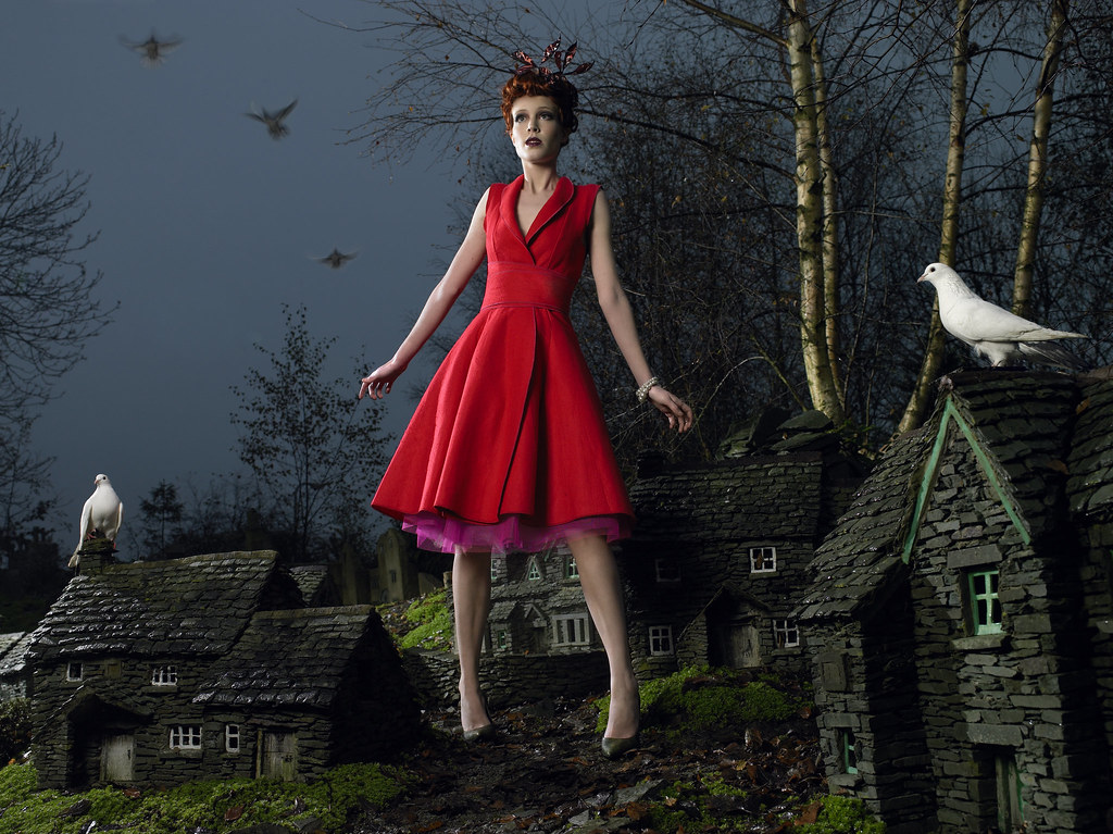 Alice in Wonderland Themed Fashion Model in the Lakeland… Flickr