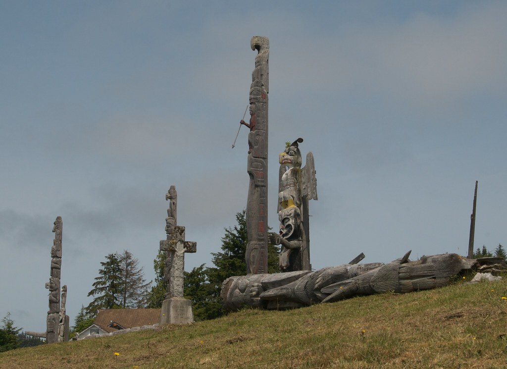 The Totem Poles at Alert Bay This is a dramatic view of th… Flickr