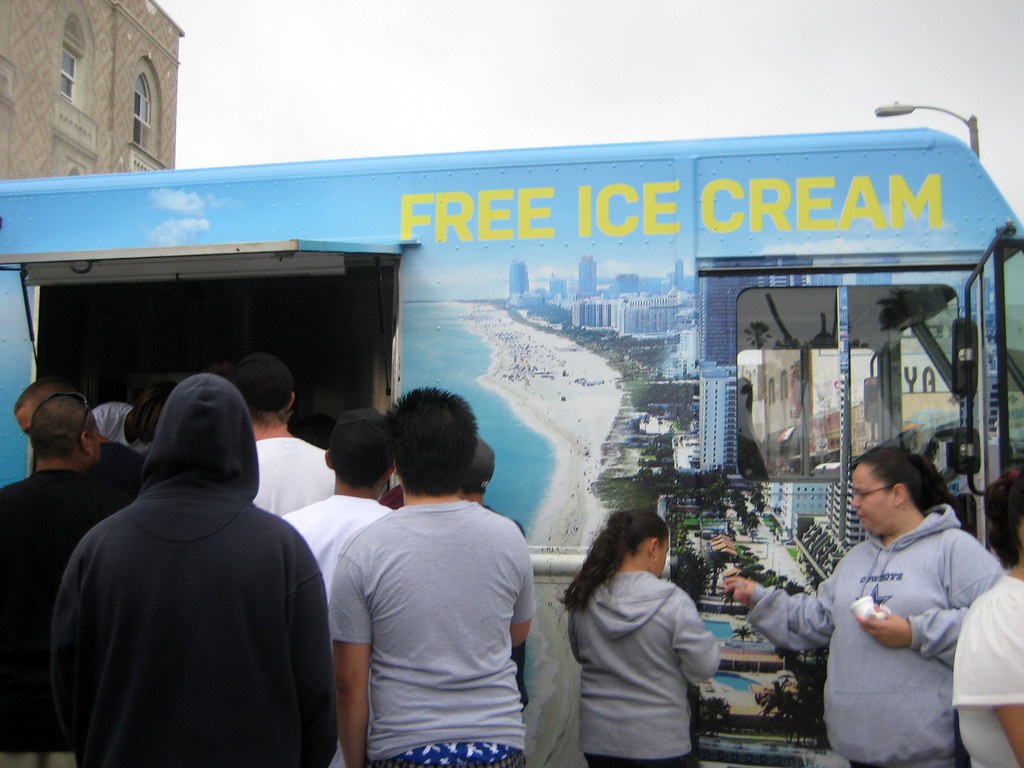 FREE ICE CREAM Venice Beach , California June 15, 2010 192… Flickr
