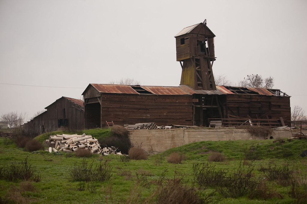 Cressey Barn Barn in Cressey, CA TacoTruck Flickr