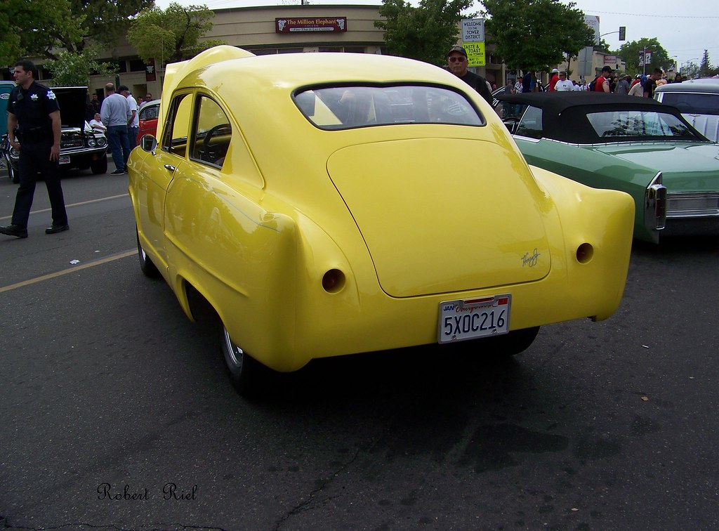 1952 Henry J 2010 Tower District Car Show Fresno,Ca. Bob the Real