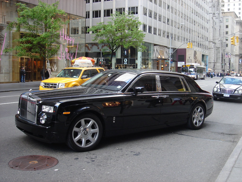 MANHATTAN ROLLSROYCE PHANTOM El RollsRoyce Phantom es un… Flickr