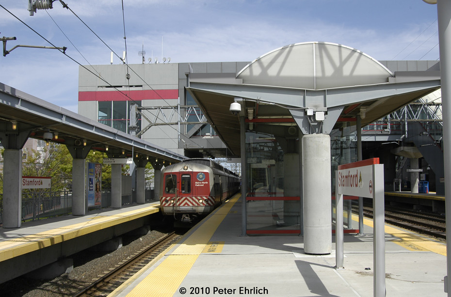 METRONORTH8737 ar Stamford IB Local train from Stamford… Flickr