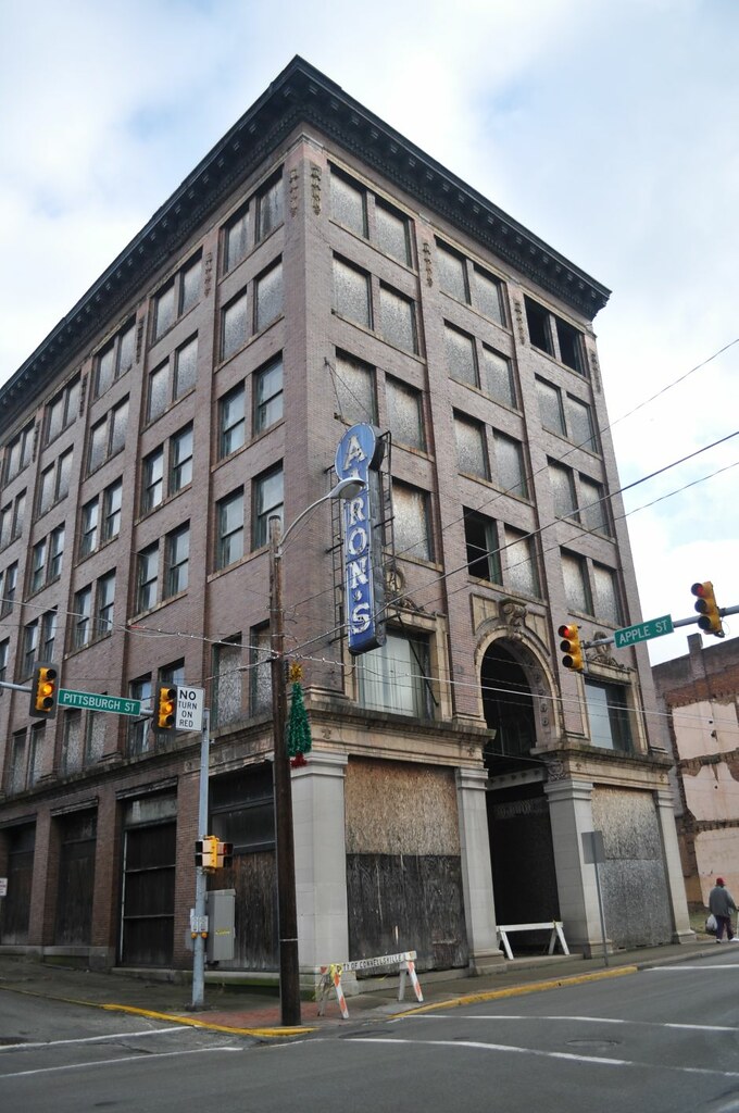 Aaron's Former Aaron's furniture store in Connellsville, P… Flickr