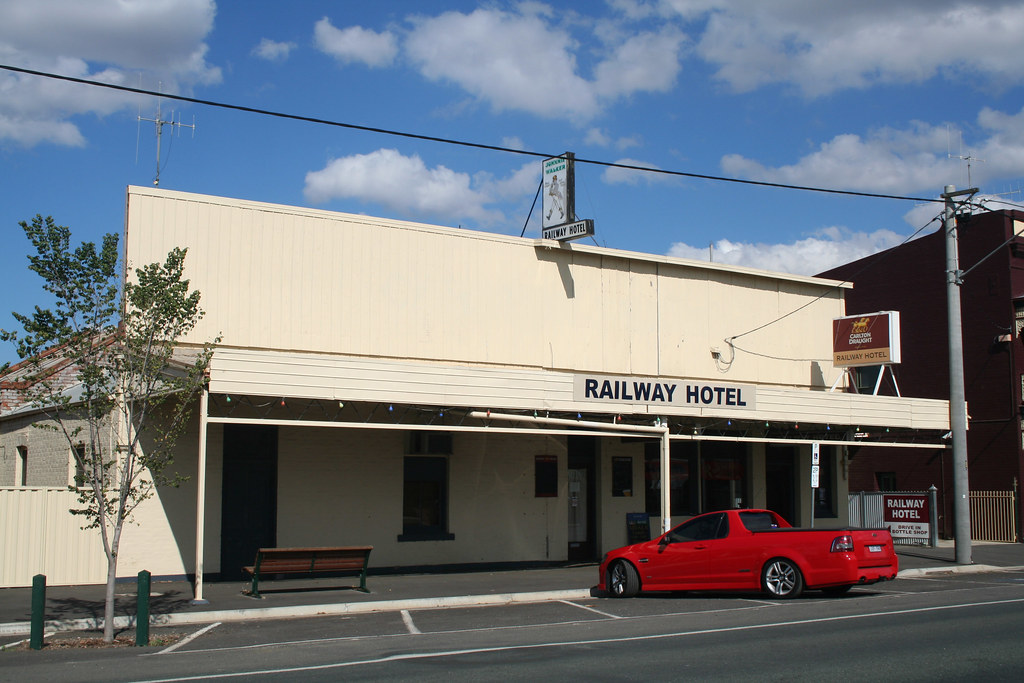 20100402_6634 Railway Hotel at Elmore The Railway Hotel. N… Flickr