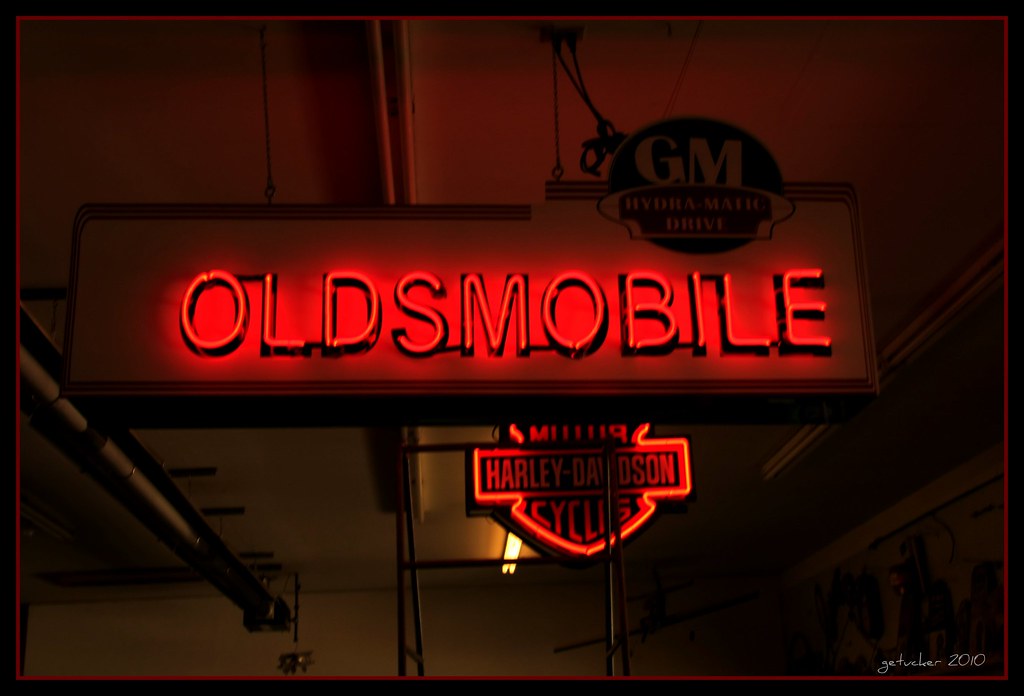 Oldsmobile Dealer Neon Sign Vassar, Michigan ig 2516 / 5… Gary