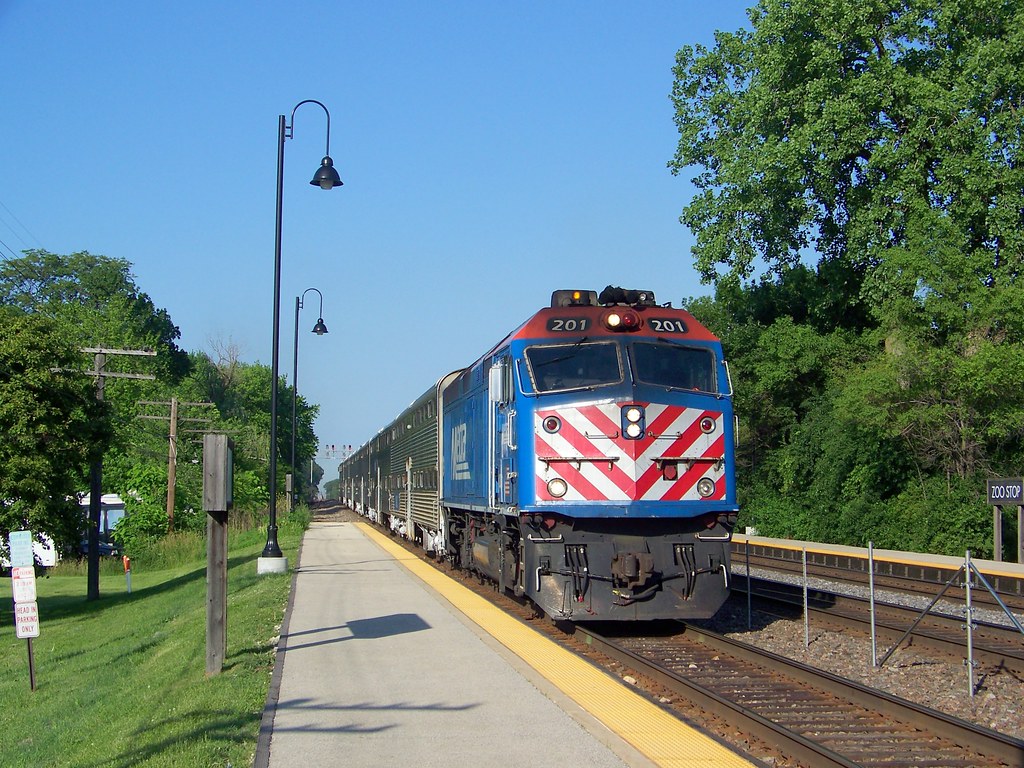 Zoo Stop Metra 201 leads a rush hour outbound into the Zoo… Flickr