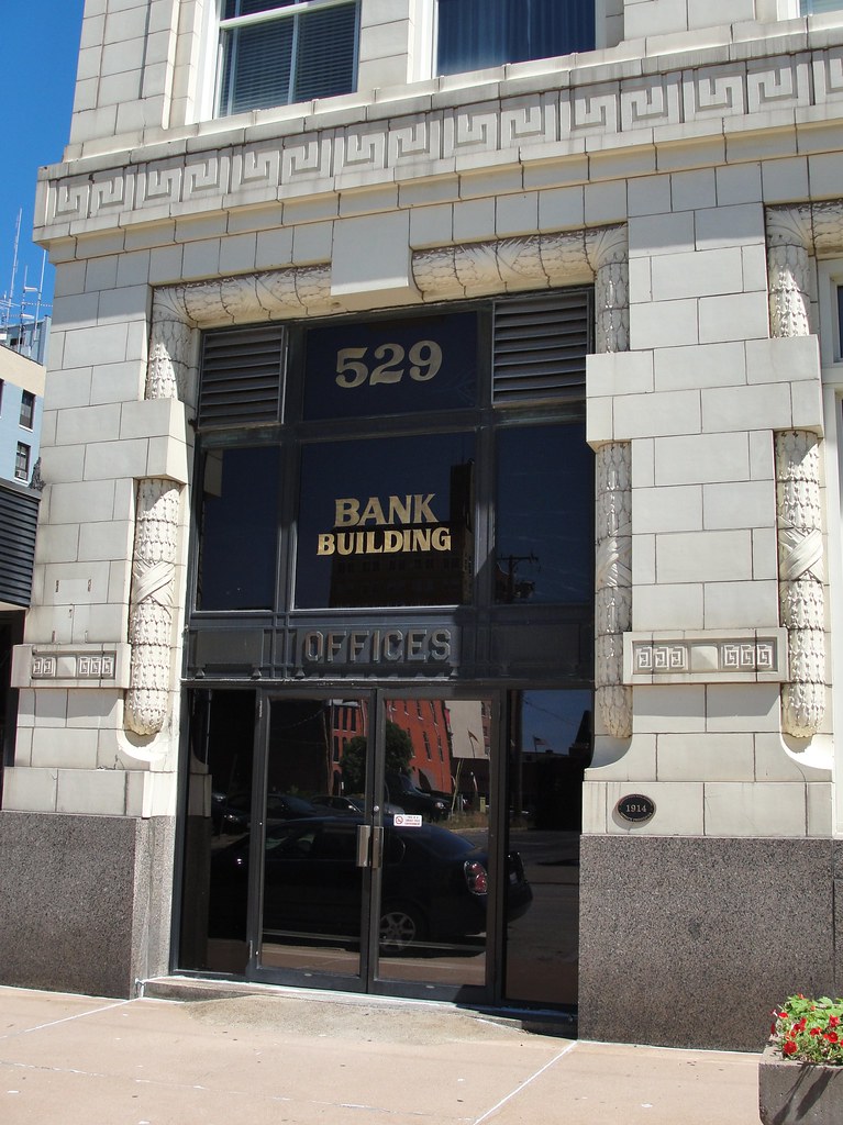 Quincy Bank of America old and modern styles holding han… Flickr