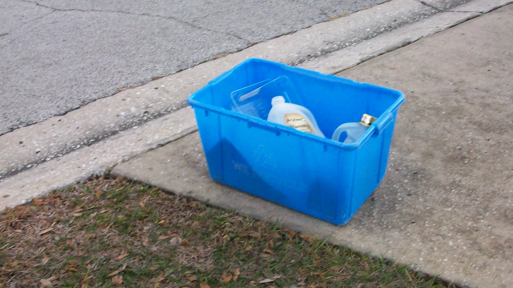 Curbside Recycling Bin A generic one at the curb in Fruitl… Flickr