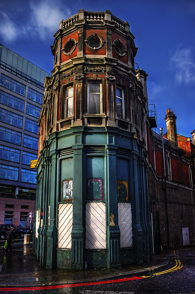 Circular Variation UK,Lndon,Holborn View On Black diMMilan