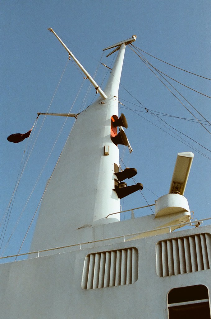 11207 QE2 signal mast Captain Martini Flickr