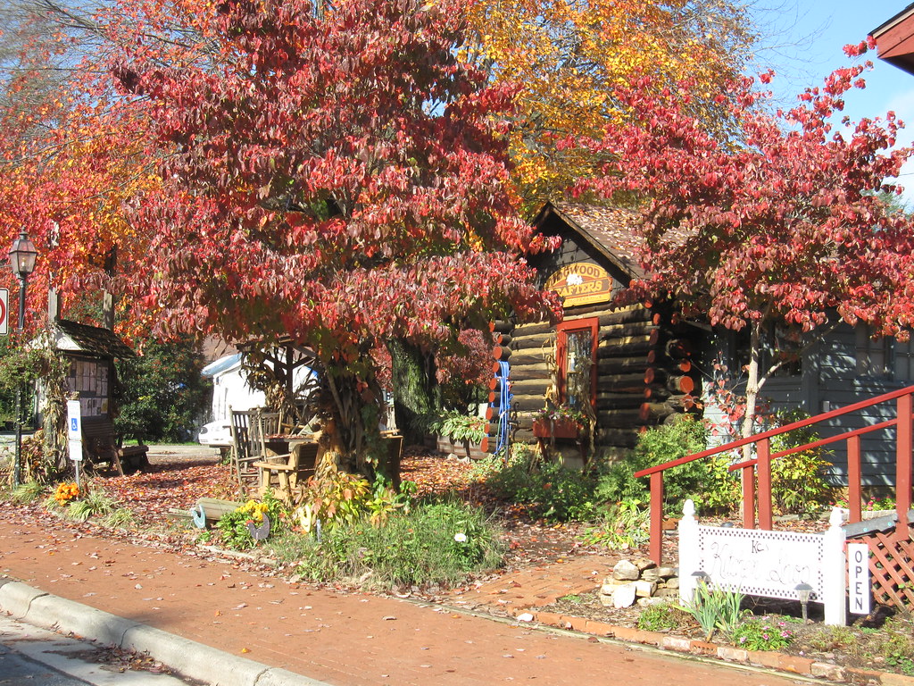 Dogwood Crafters, Dillsboro, NC I like the rustic curb app… Flickr