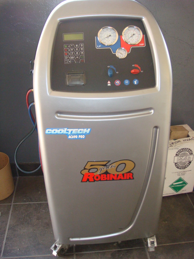 DSC09117 Truck & Car aircon regas machine for sale, R40,00… Flickr