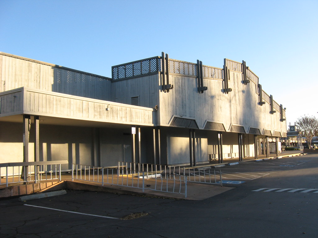 Lucky Store Livermore,CA Former Lucky Store located at 293… Flickr