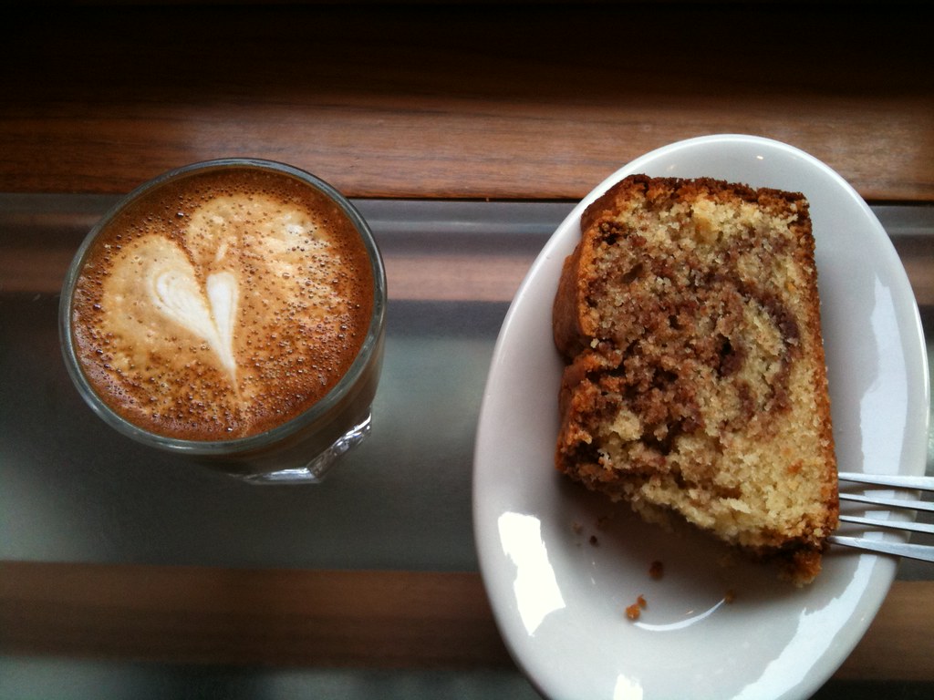 Macchiato and cinnamon cake Macchiato and cinnamon cake Flickr