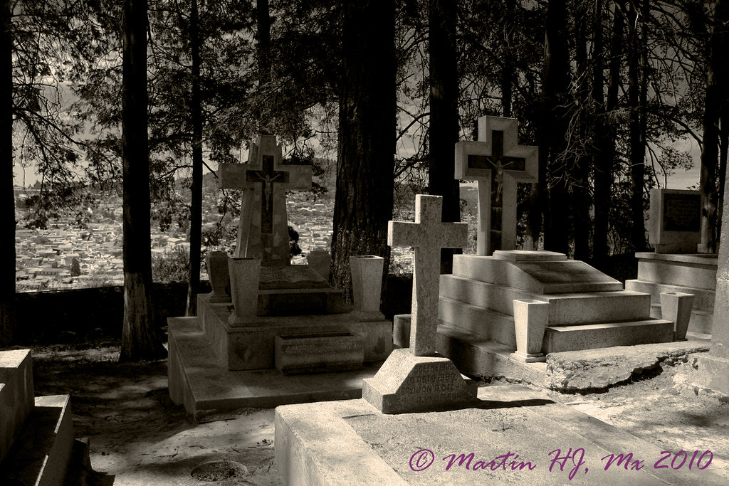 TRES CRUCES Ubicadas en el panteón ingles en la cabecera m… Flickr